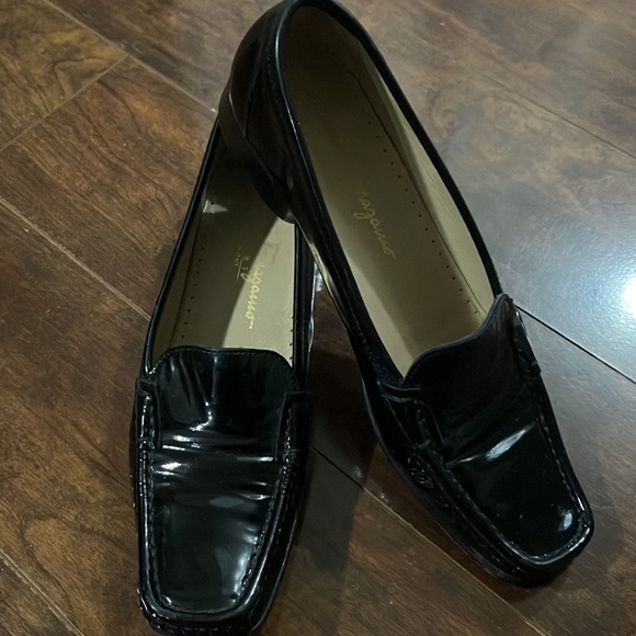 Vintage Salvatore Ferragamo Patent Loafers - Picture 4 of 4